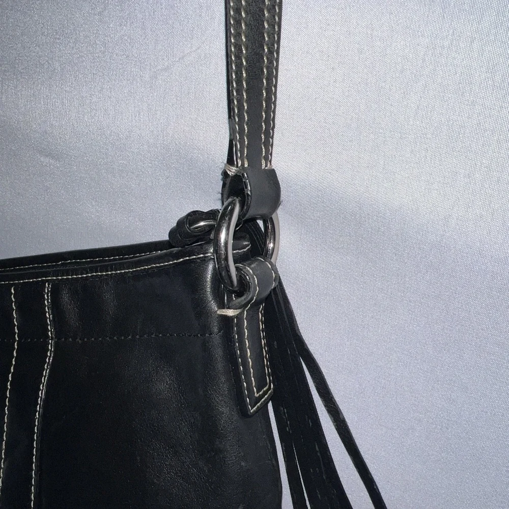 Coach Women's‎ Shoulder Zippered Black Leather Handbag Nice condition